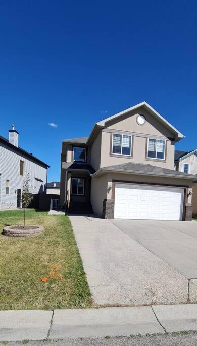 Spacious Comfortable Air-Conditioned. Near Airport! YYC Exterior foto