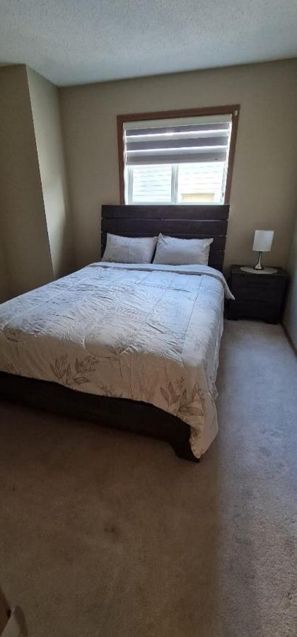 Spacious Comfortable Air-Conditioned. Near Airport! YYC Exterior foto